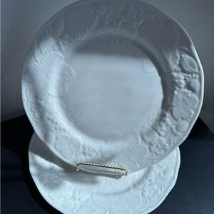 Wedgewood Strawberry and Vine Dinner Plate - Classic Home Dining Set of 2